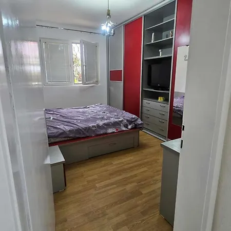 Crnice, Living House *