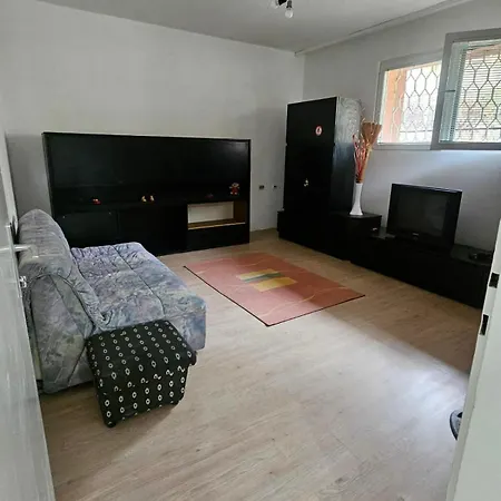 Crnice, Living House